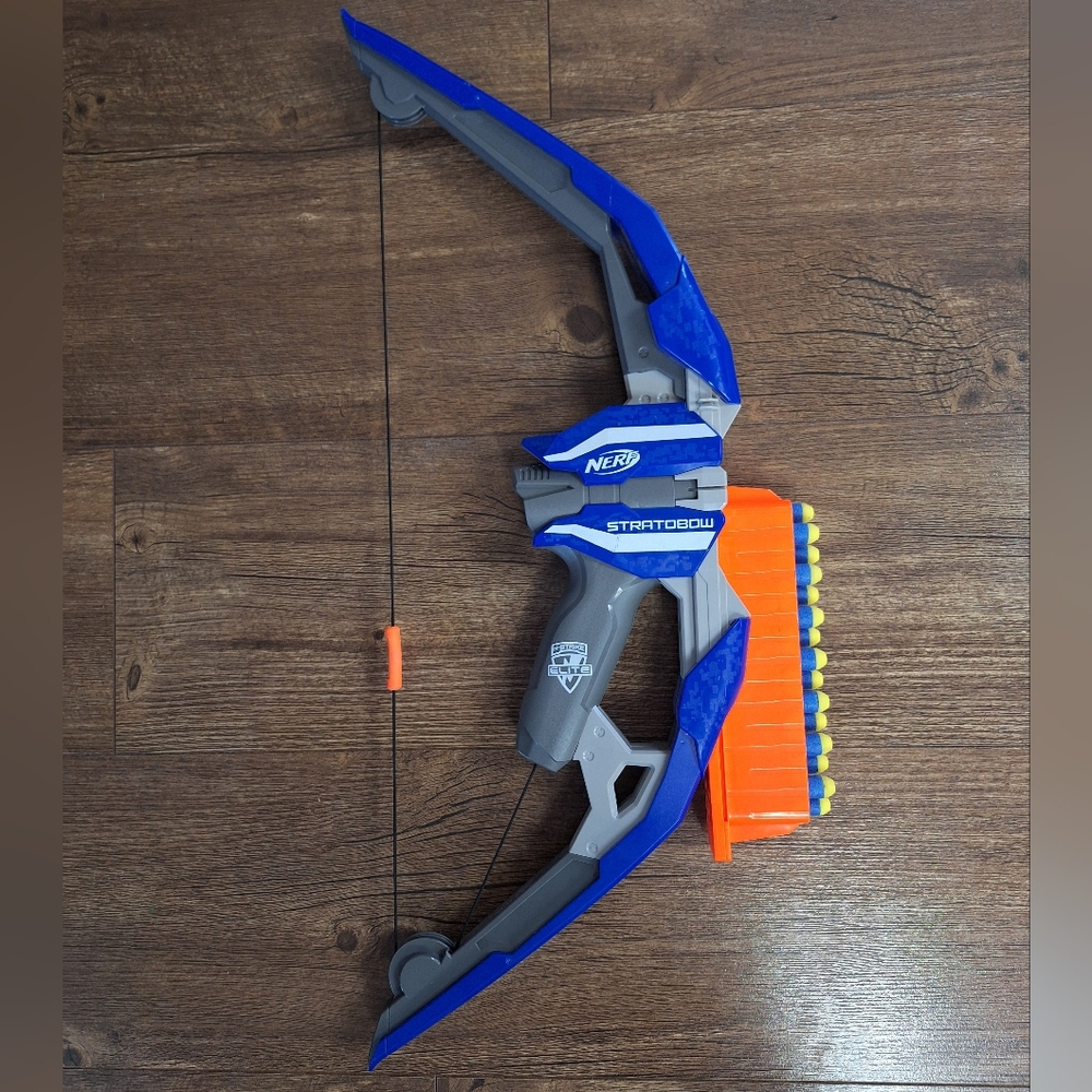 NERF Stratobow Elite W/nerf Bullets